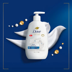 Dove gel en manos haciendo espuma para limpieza efectiva y suavidad