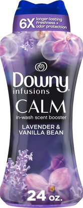 Downy envase frontal mostrando 24 oz y fragancia calmada, beneficio: frescura prolongada