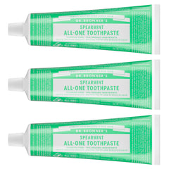 Dr. Bronner's vista frontal del pack de tres tubos mostrando el empaque y la marca