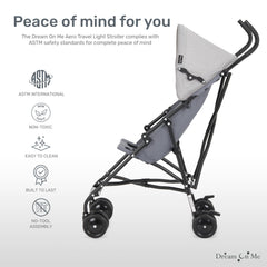 Dream On Me Aero plegado con una mano demostrando almacenamiento compacto