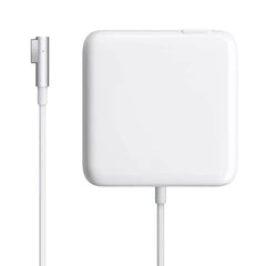 E-POWIND cargador frontal mostrando tamaño compacto y puerto L-tip, ideal para viaje