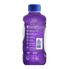 Electrolit uva botella en mano para comparar escala y facilitar transporte