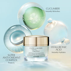 Estée Lauder aplicación de DayWear en rostro para protección antioxidante