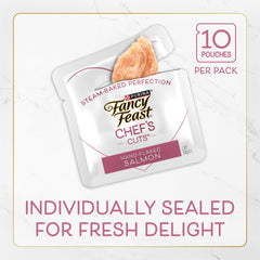 Fancy Feast close-up de salmón flakeado con aspecto artesanal