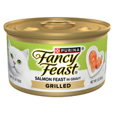 Fancy Feast frontal de lata de salmón que muestra presentación premium