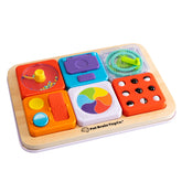 Fat Brain Toys PlayTab vista frontal mostrando las seis fichas, estimula curiosidad