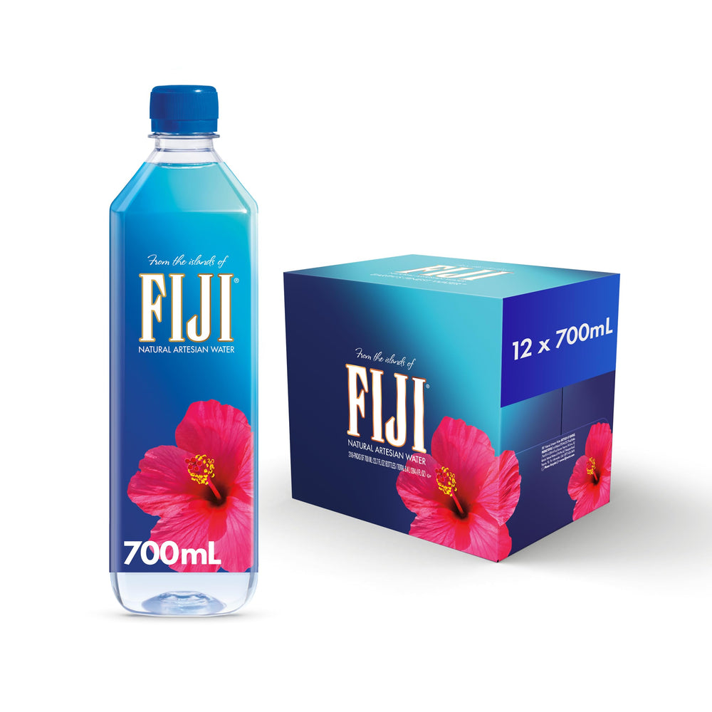 FIJI botella frontal 700 mL mostrando diseño y facilidad de transporte