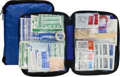 First Aid Only estuche frontal compacto mostrando cremallera y logo, fácil transporte