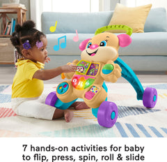 Bebé sentado usando Fisher-Price y jugando con actividades frontales para explorar