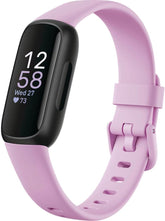 Fitbit Inspire 3 frontal Lilac Bliss mostrando pantalla color y confort