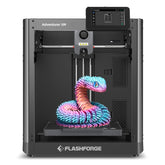 FLASHFORGE vista frontal de la Adventurer 5M con diseño metálico y estabilidad
