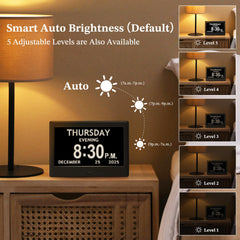 FLYRUIT reloj sobre mesita mostrando brillo nocturno regulado