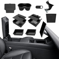 Foronetry vista frontal del organizador en la consola del Tesla Model Y Juniper mostrando orden
