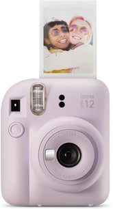 Fujifilm INSTAX MINI 12 frontal mostrando diseño compacto y color lila