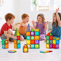 Gemmicc niños jugando con coches magnéticos añadiendo movimiento y diversión