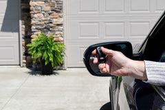 Genie G1T-BX clip en visor del coche para acceso rápido y seguro