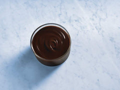 Ghirardelli textura suave de la salsa, evidencia sedosidad para mezclar fácilmente
