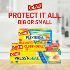 Glad film protegiendo botellas en maleta evitando derrames durante viajes