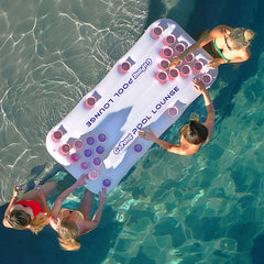 GoPong flota con amigos usando la mesa para juego y socializar