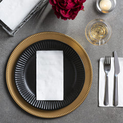 GUSTO servilleta plegada 7½x4¼ colocada en mesa para ahorro de espacio