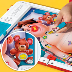 Hasbro Operation niños jugando y riendo durante una partida emocionante