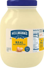 HELLMANN'S frasco frontal mostrando volumen y tapa fácil de usar