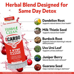 Herbal Clean persona bebiendo la fórmula como apoyo de limpieza