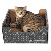 Hide & Scratch vista frontal del rascador-caja mostrando su diseño compacto y acogedor