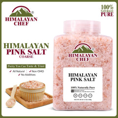 Himalayan Chef rellenando un molinillo con sal gruesa para sazonar platos