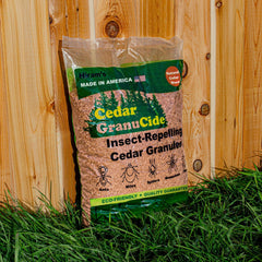 HIRAM'S cedar granules close-up texture highlighting natural aroma retention