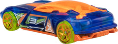 Hot Wheels comparación de tamaño en mano para escala 1:64 clara