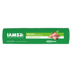 IAMS comparación de tamaño del kibble con mano para porciones exactas