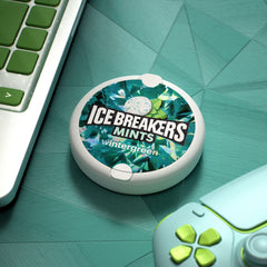 Ice Breakers comparación de tamaño en mano que muestra portabilidad y conveniencia