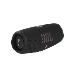 JBL Charge 5 frontal en negro mostrando diseño y potencia