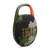 JBL Clip 5 frontal camo mostrando diseño compacto y portabilidad