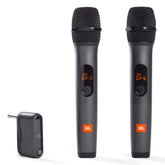 JBL frontal del kit con dos micrófonos mostrando conectividad y portabilidad