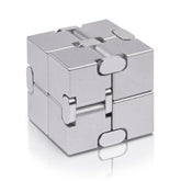 JOEYANK cubo infinito frontal mostrando acabado metálico y diseño duradero
