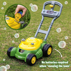 John Deere Bubble-N-Go en uso produciendo una estela de burbujas para diversión al aire libre