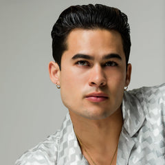 JOHNNY B. aplicación del gel en cabello para peinado definido