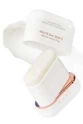 KAHI stick frontal del envase mostrando diseño práctico y protección SPF50