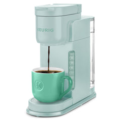 Keurig K-Express frontal en color menta mostrando diseño compacto y moderno
