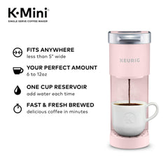 Keurig K-Mini primer plano de acabado mate que destaca su diseño moderno y fácil limpieza