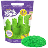 Kinetic Sand vista del frente del empaque verde mostrando la bolsa resellable y ventaja de conservación