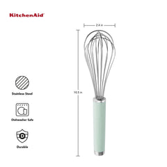 KitchenAid batidor en uso mezclando crema para resultados aireados