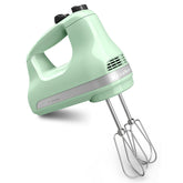 KitchenAid batidora de mano vista frontal blanca con control de 5 velocidades y maniobrabilidad