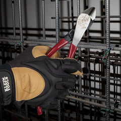 Klein Tools close-up de filo endurecido mostrando corte duradero