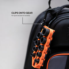 KLEIN TOOLS mosquetón sujetando la funda al cinturón para acceso rápido