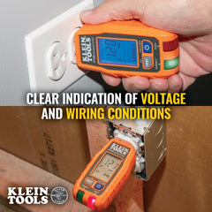Klein Tools RT250 en mano mostrando escala y portabilidad profesional