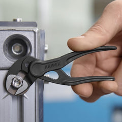 KNIPEX Cobra XS mango texturizado que mejora el control y evita deslizamientos