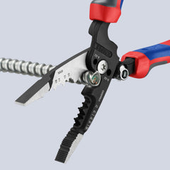 KNIPEX detalle de ranuras de localización que agilizan el pelado